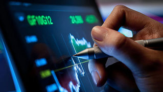 Person writing on chart on monitor, representing VMware-based workloads | DXC Technology